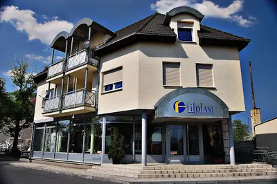 Filplast Salon producenta. Okna, drzwi, rolety, bramy